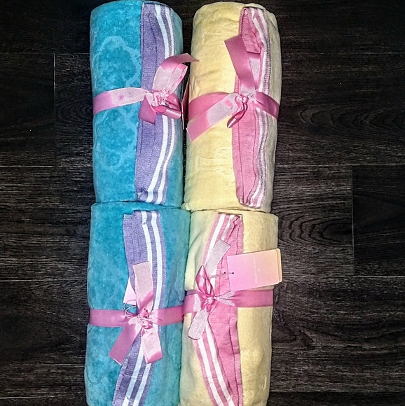 *ACCEPTING OFFERS* 🌴NEW STONEY CLOVER LANE YELLOW/PINK TOWEL SET